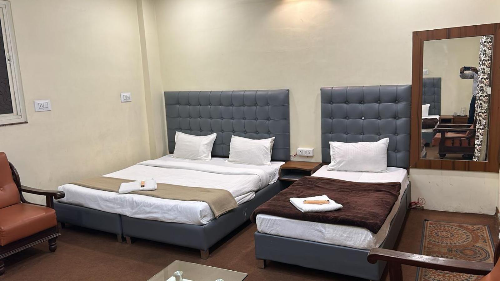 Hotel Empire Udždžain Exteriér fotografie