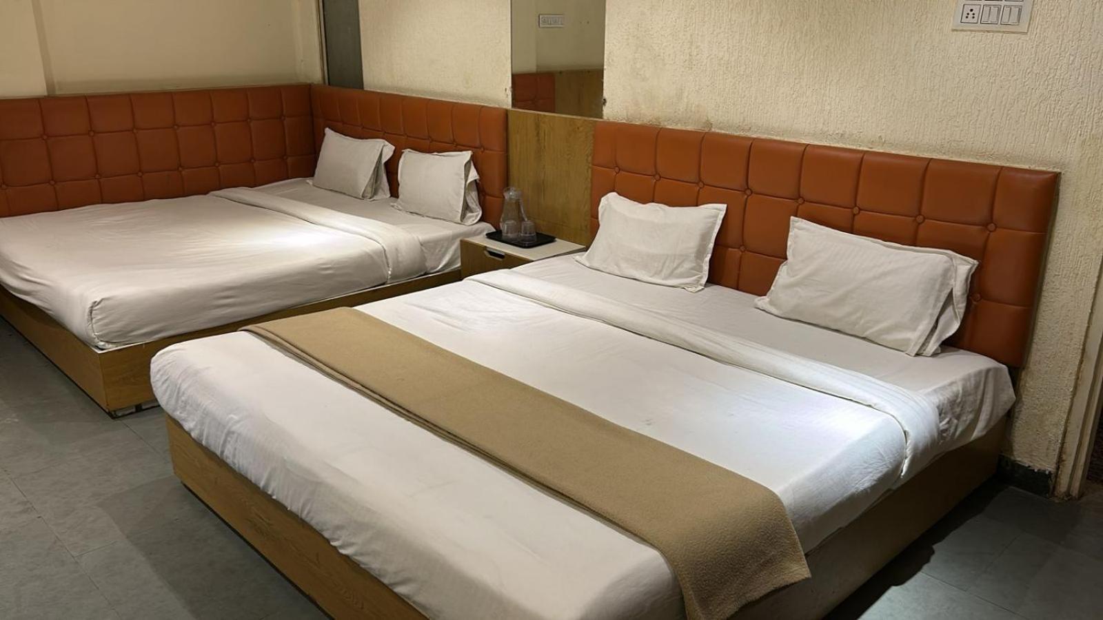 Hotel Empire Udždžain Exteriér fotografie