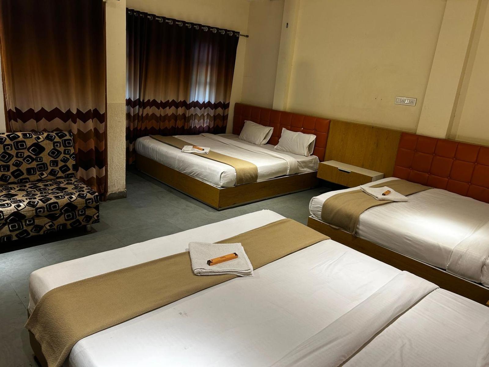 Hotel Empire Udždžain Exteriér fotografie