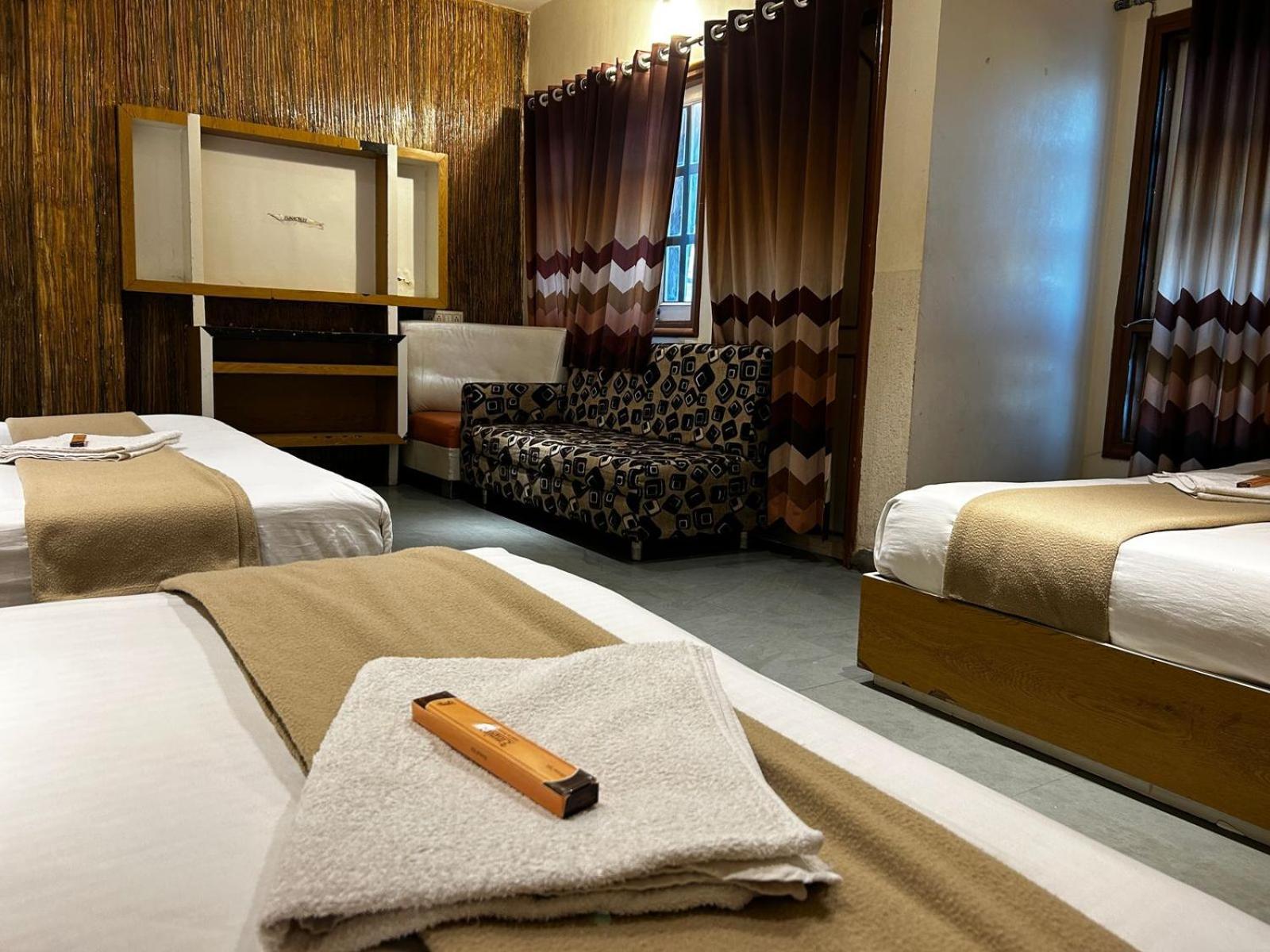 Hotel Empire Udždžain Exteriér fotografie