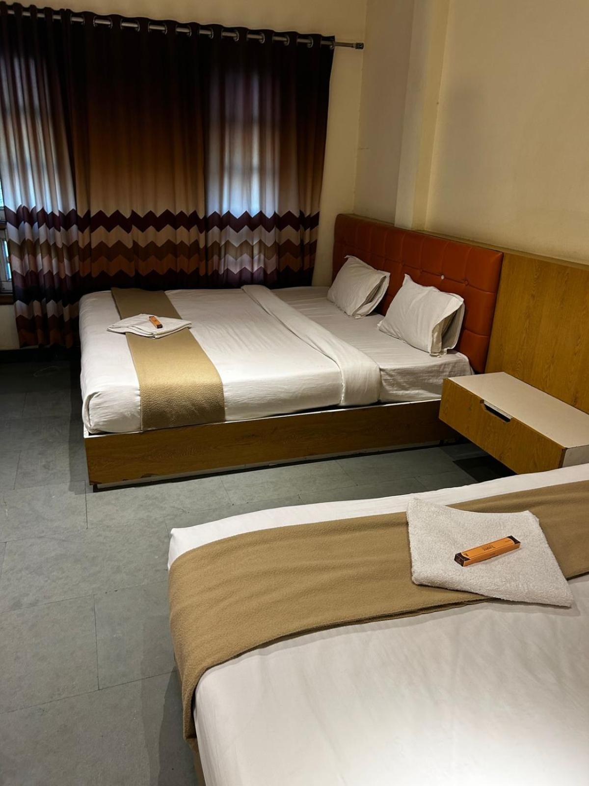 Hotel Empire Udždžain Exteriér fotografie