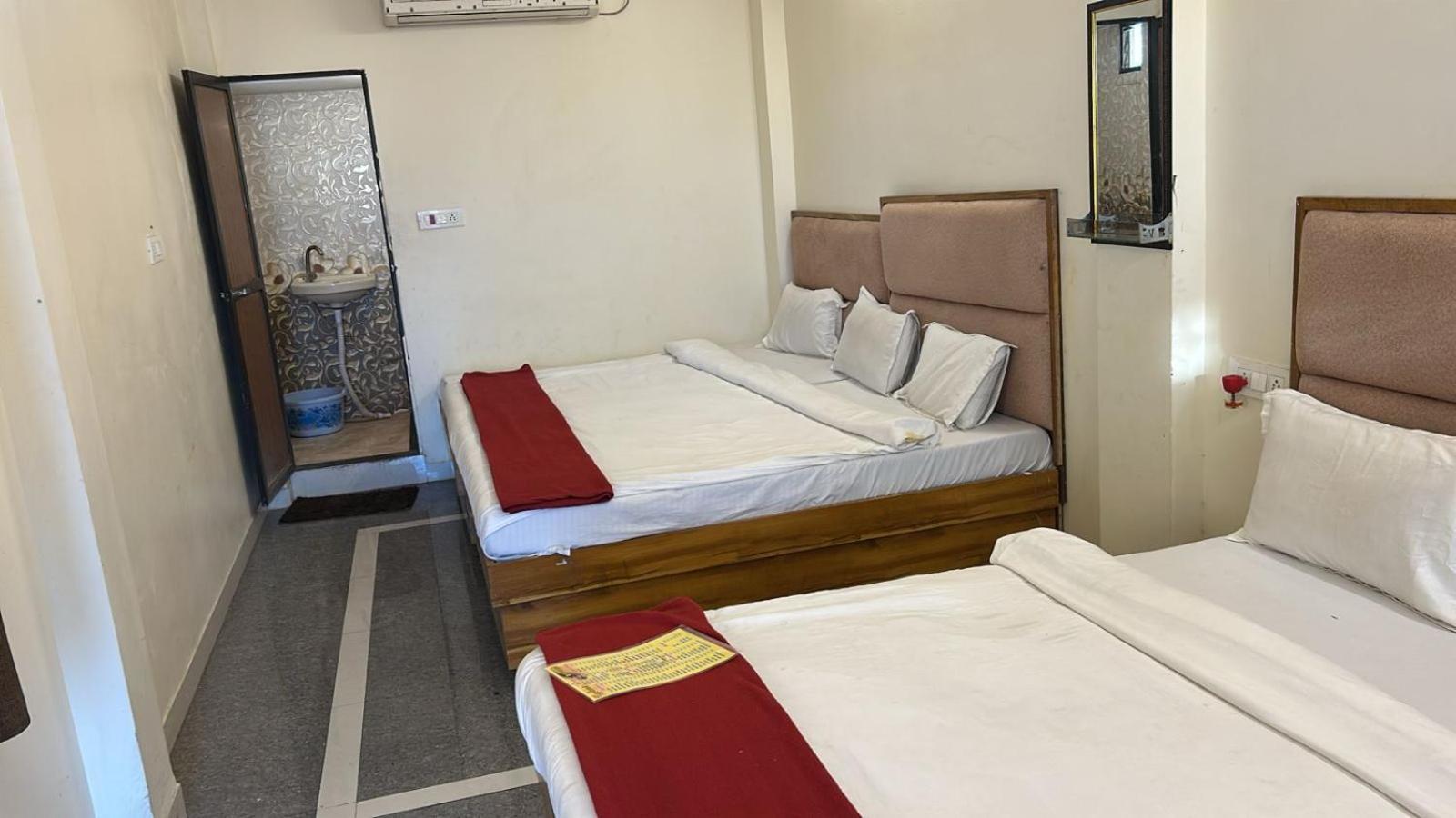 Hotel Empire Udždžain Exteriér fotografie
