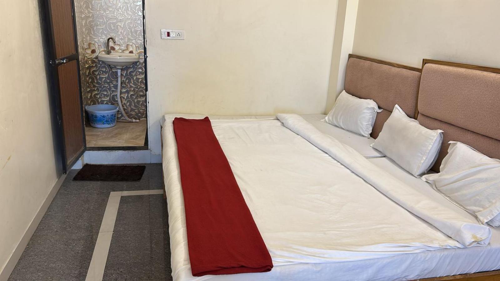 Hotel Empire Udždžain Exteriér fotografie