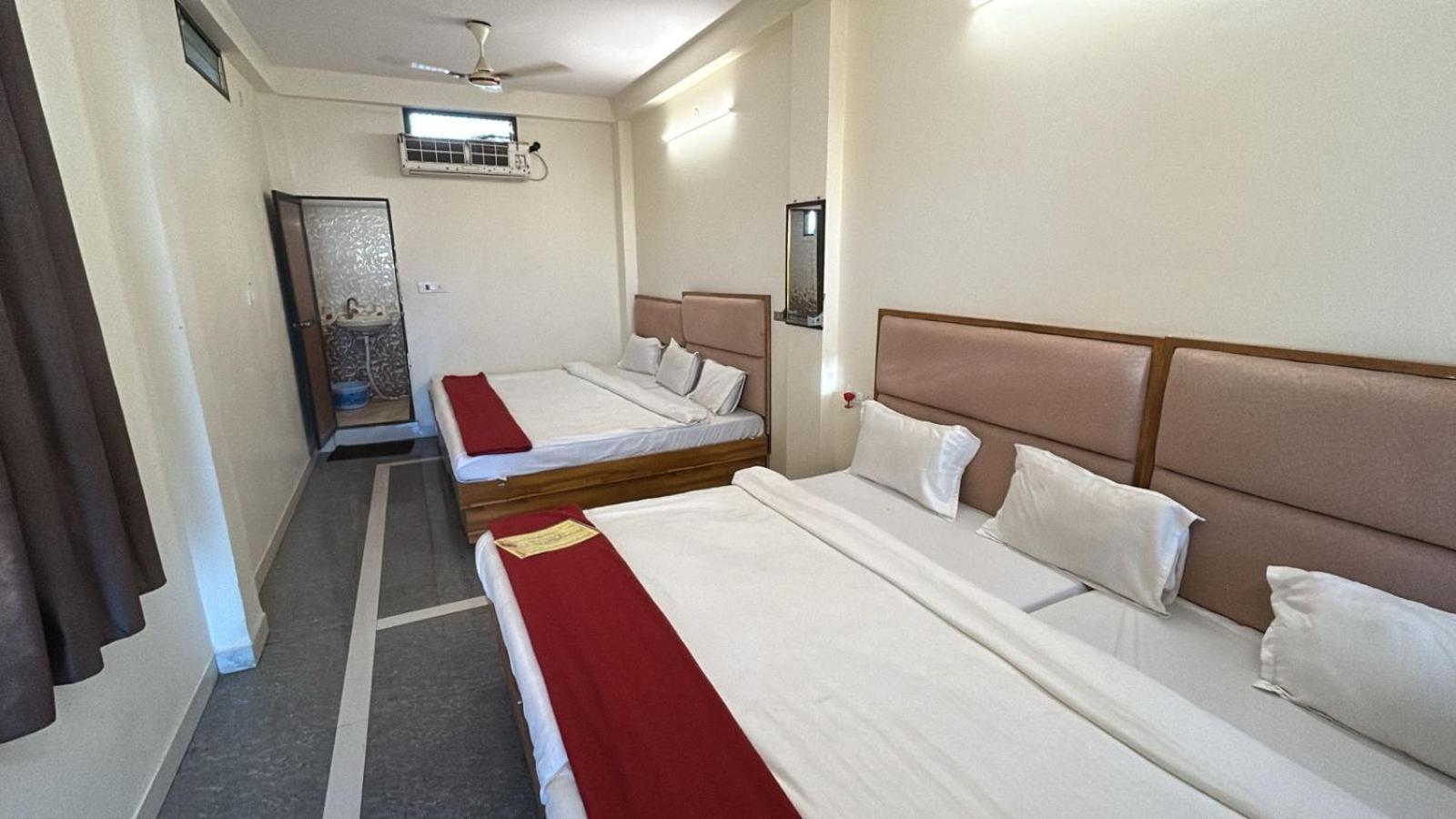 Hotel Empire Udždžain Exteriér fotografie