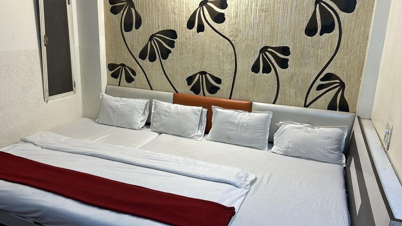 Hotel Empire Udždžain Exteriér fotografie