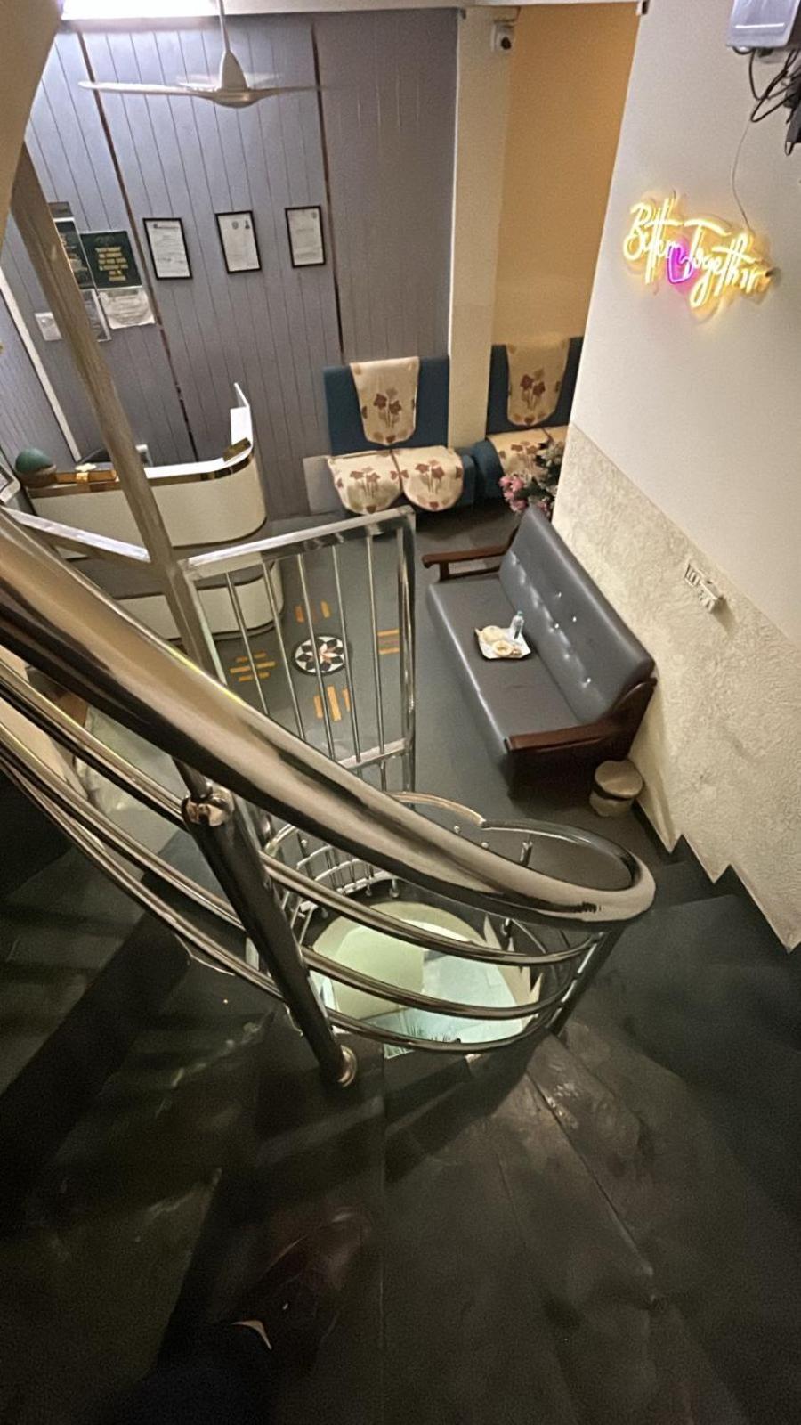 Hotel Empire Udždžain Exteriér fotografie